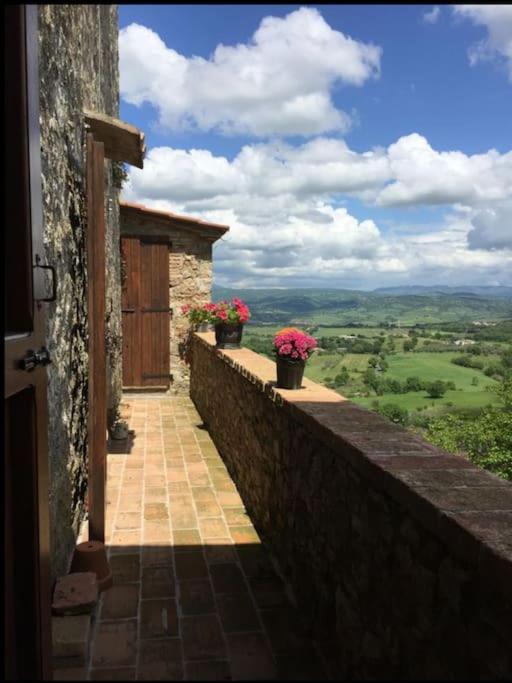 Zauber Im Turm - In Einem Der Schoensten Doerfer Montemerano Buitenkant foto