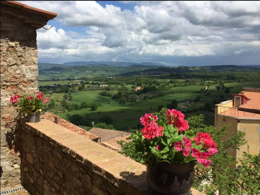 Zauber Im Turm - In Einem Der Schoensten Doerfer Montemerano Buitenkant foto